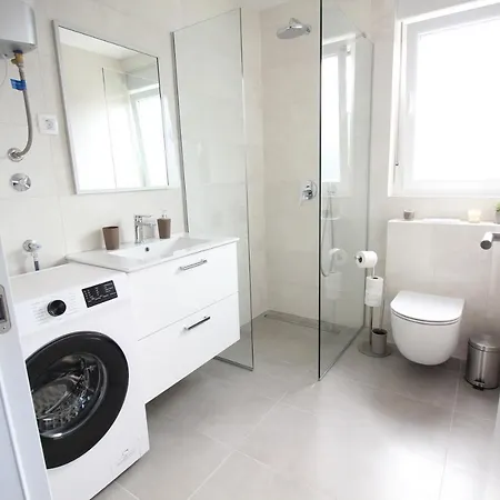 Sunshine Bay Apartment *