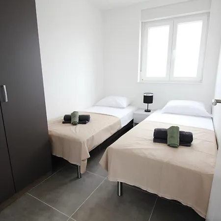 Sunshine Bay Apartment *