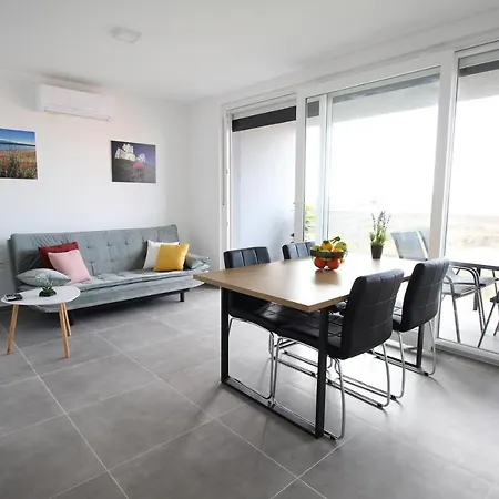 Sunshine Bay Apartment