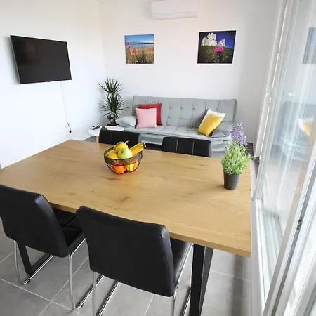 Sunshine Bay Apartment Nin