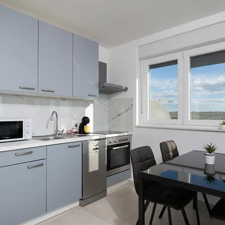 Sunshine Bay Apartment