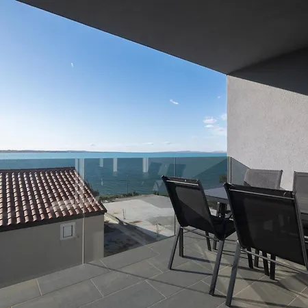 Sunshine Bay Apartment Nin